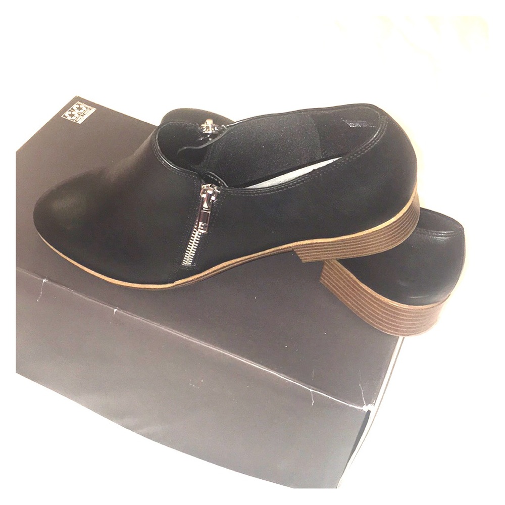 Black American Eagle women loafers